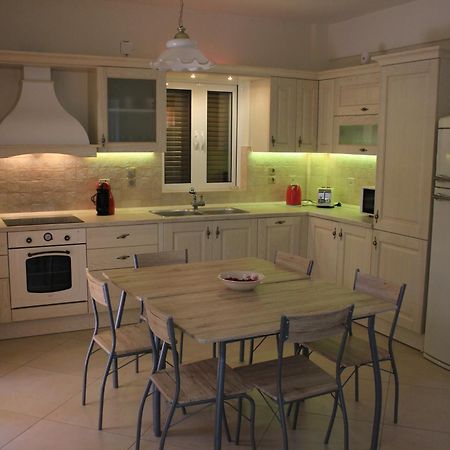 Maison Fleurs Diakopto Exteriér fotografie