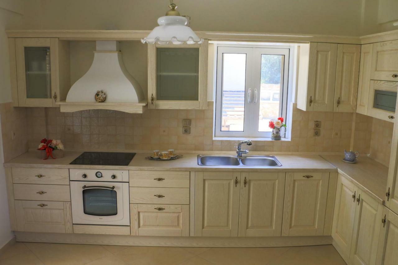 Maison Fleurs Diakopto Exteriér fotografie