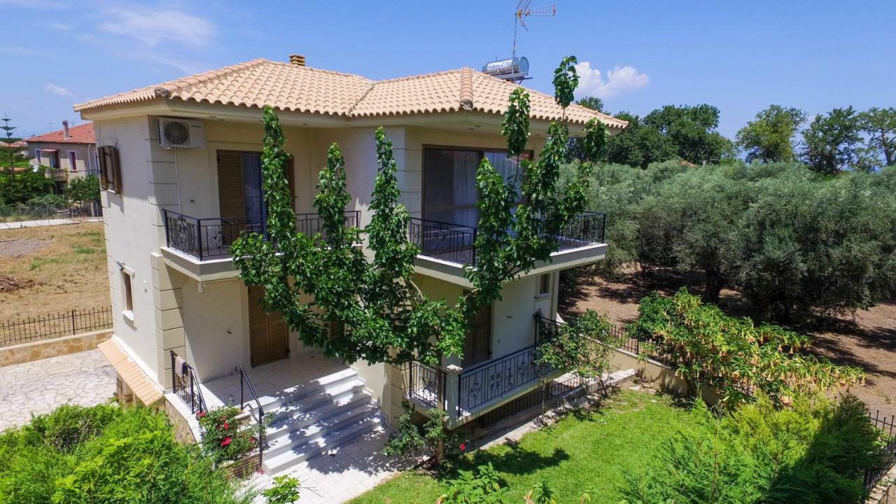 Maison Fleurs Diakopto Exteriér fotografie