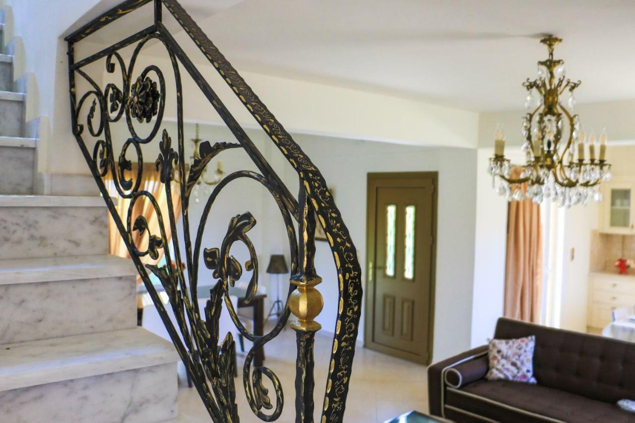 Maison Fleurs Diakopto Exteriér fotografie