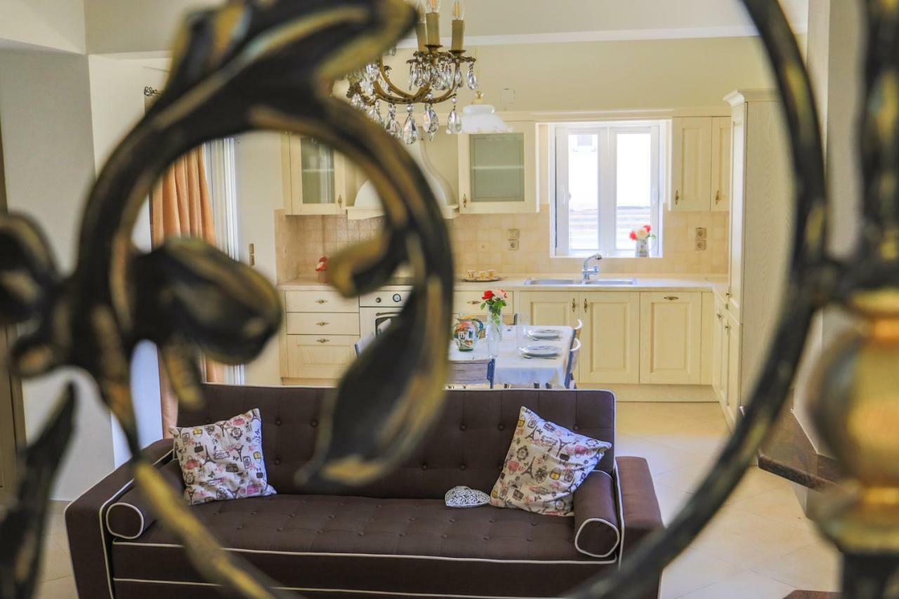 Maison Fleurs Diakopto Exteriér fotografie