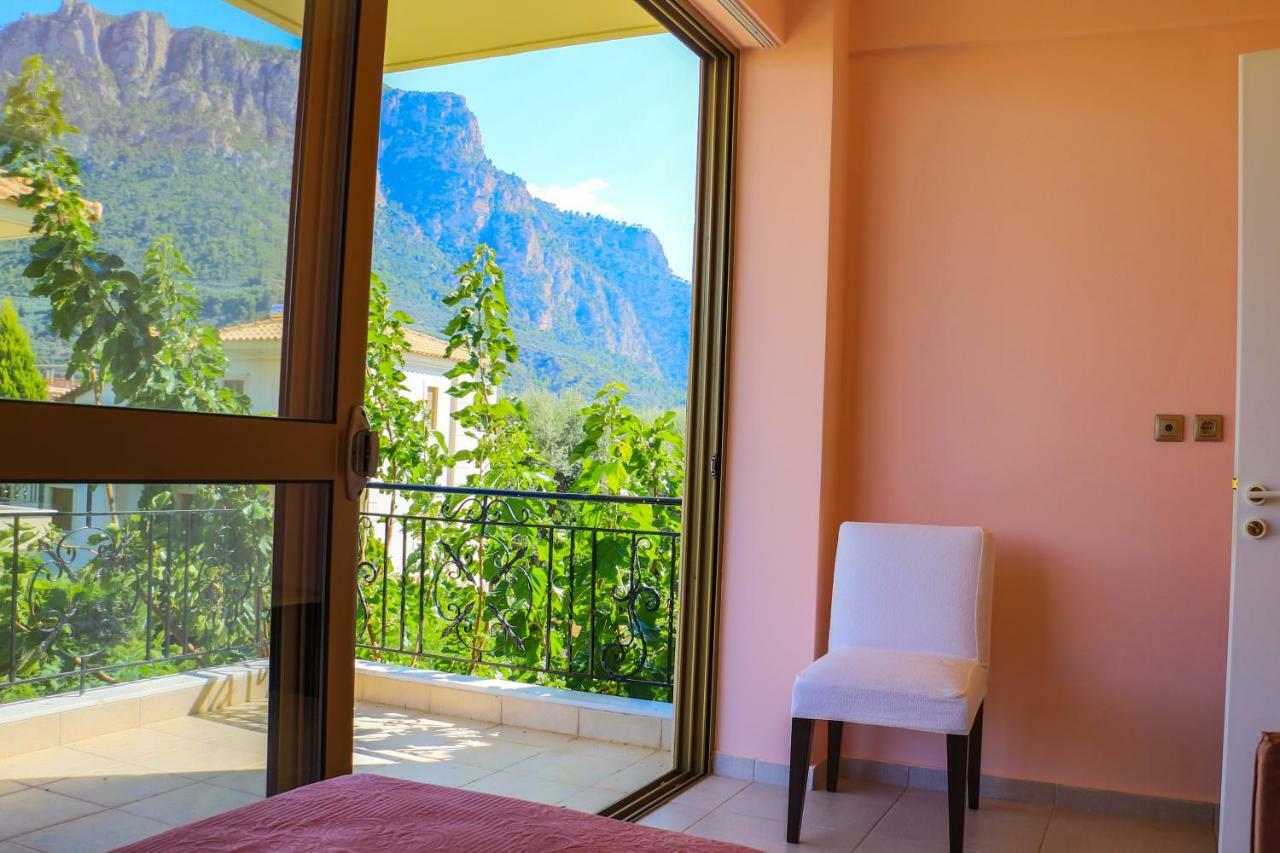 Maison Fleurs Diakopto Exteriér fotografie
