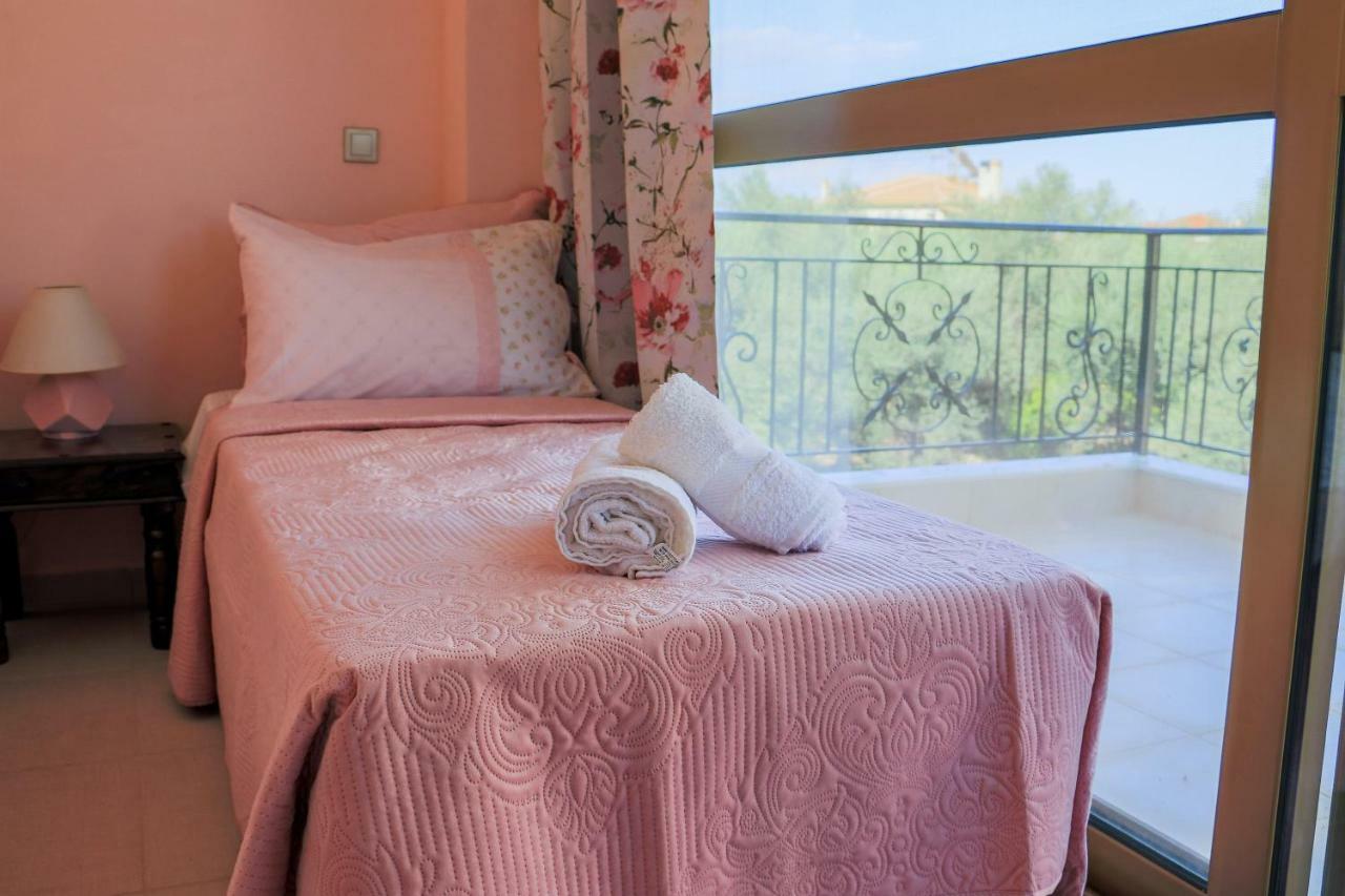 Maison Fleurs Diakopto Exteriér fotografie