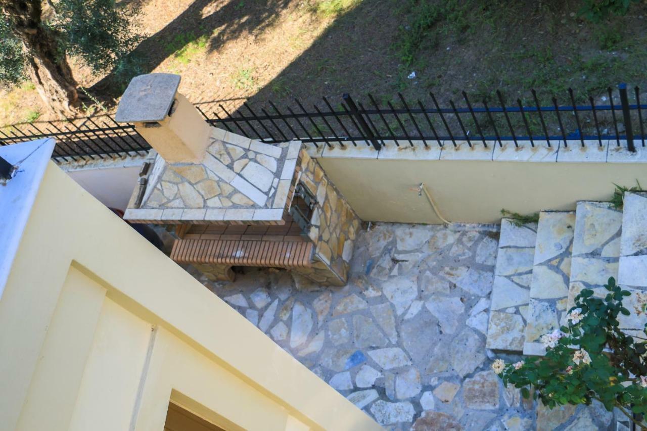 Maison Fleurs Diakopto Exteriér fotografie