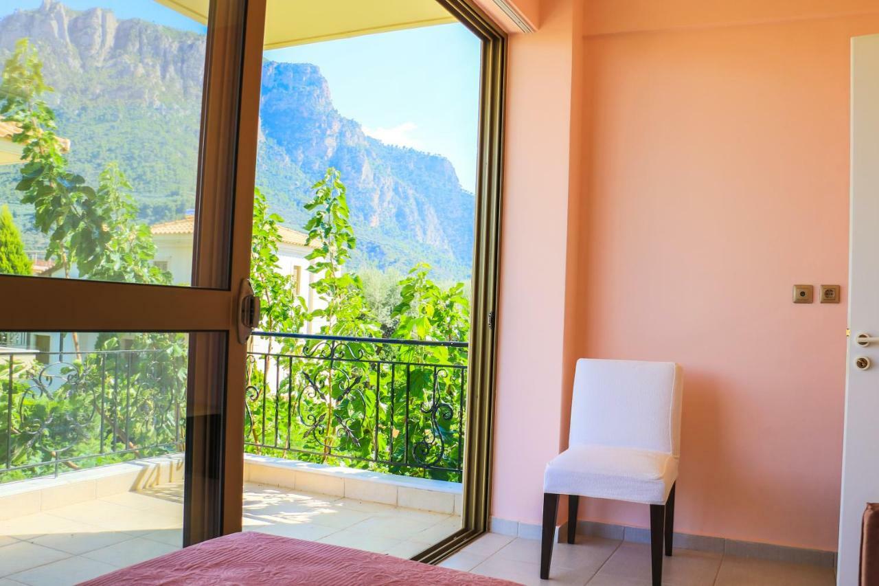 Maison Fleurs Diakopto Exteriér fotografie