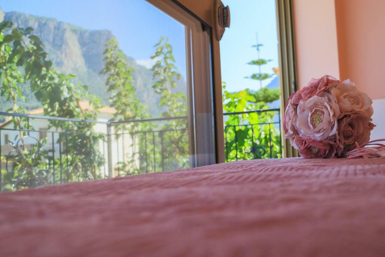 Maison Fleurs Diakopto Exteriér fotografie